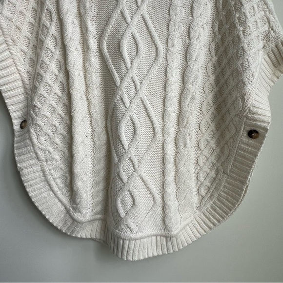 TALBOTS  Cream Cable Knit Sweater Poncho Cape w/ Faux Fur Collar NWT Small - Picture 5 of 11